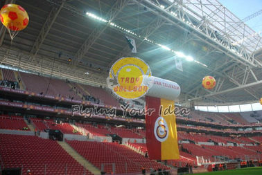 주문을 받아서 만들어진 팽창식 광고 실린더는 축하 일을 위한 헬륨 풍선을 인쇄했습니다